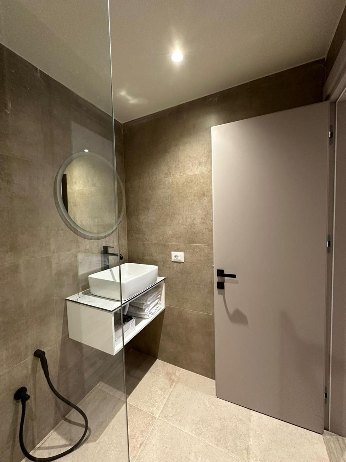Oni Rooms Saranda Exterior photo