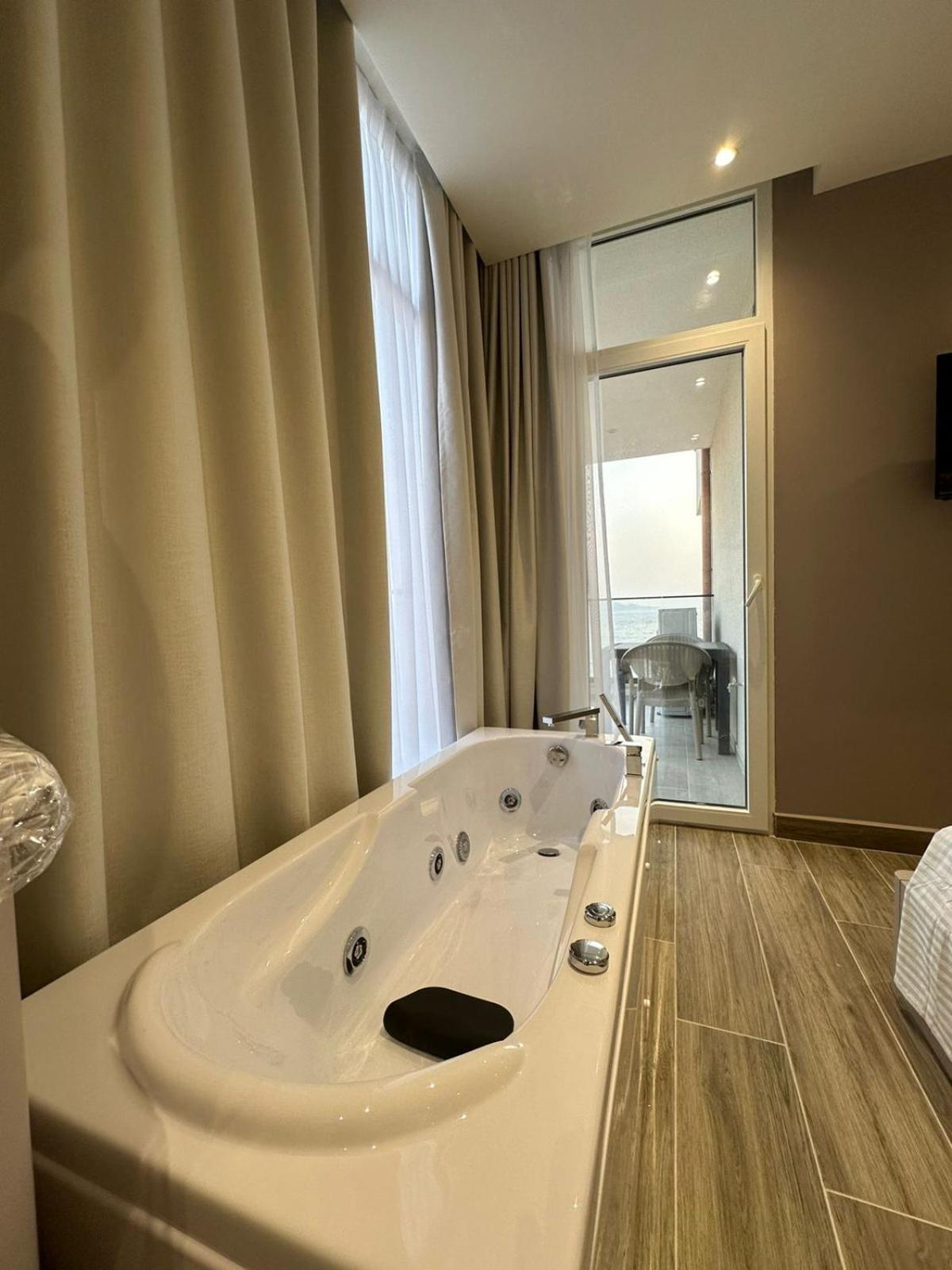 Oni Rooms Saranda Exterior photo